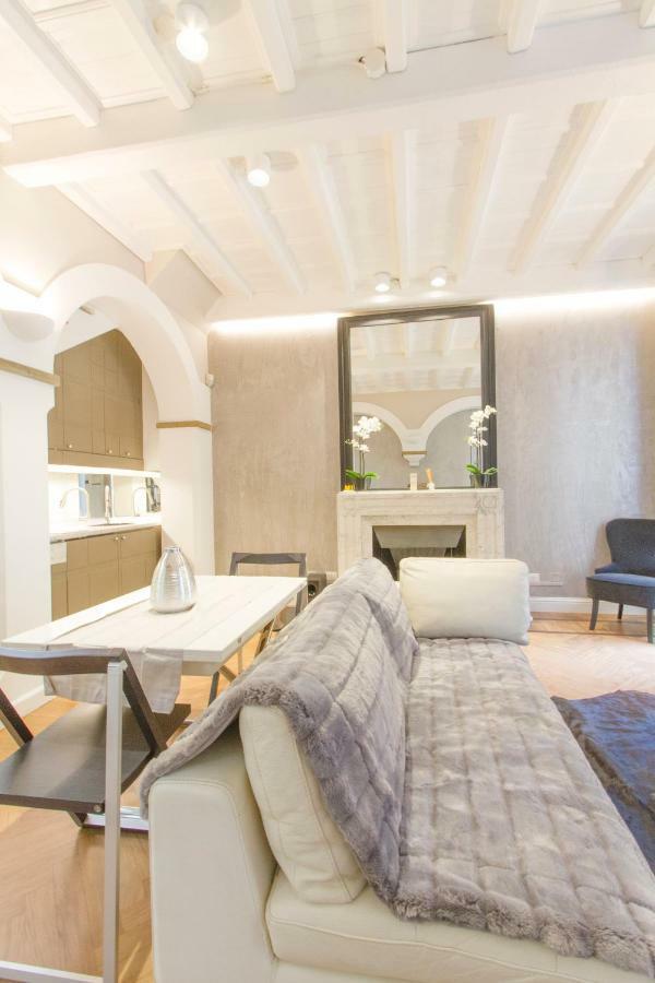 Elegante E Completamente Arredato Apt In Duomo Milano Ngoại thất bức ảnh