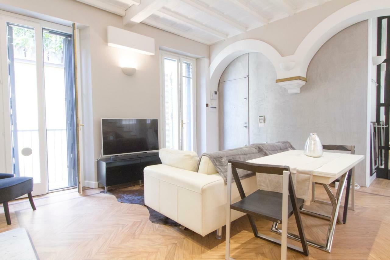 Elegante E Completamente Arredato Apt In Duomo Milano Ngoại thất bức ảnh