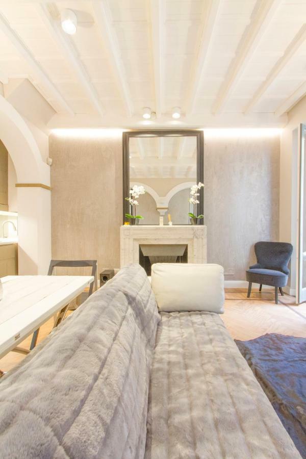 Elegante E Completamente Arredato Apt In Duomo Milano Ngoại thất bức ảnh